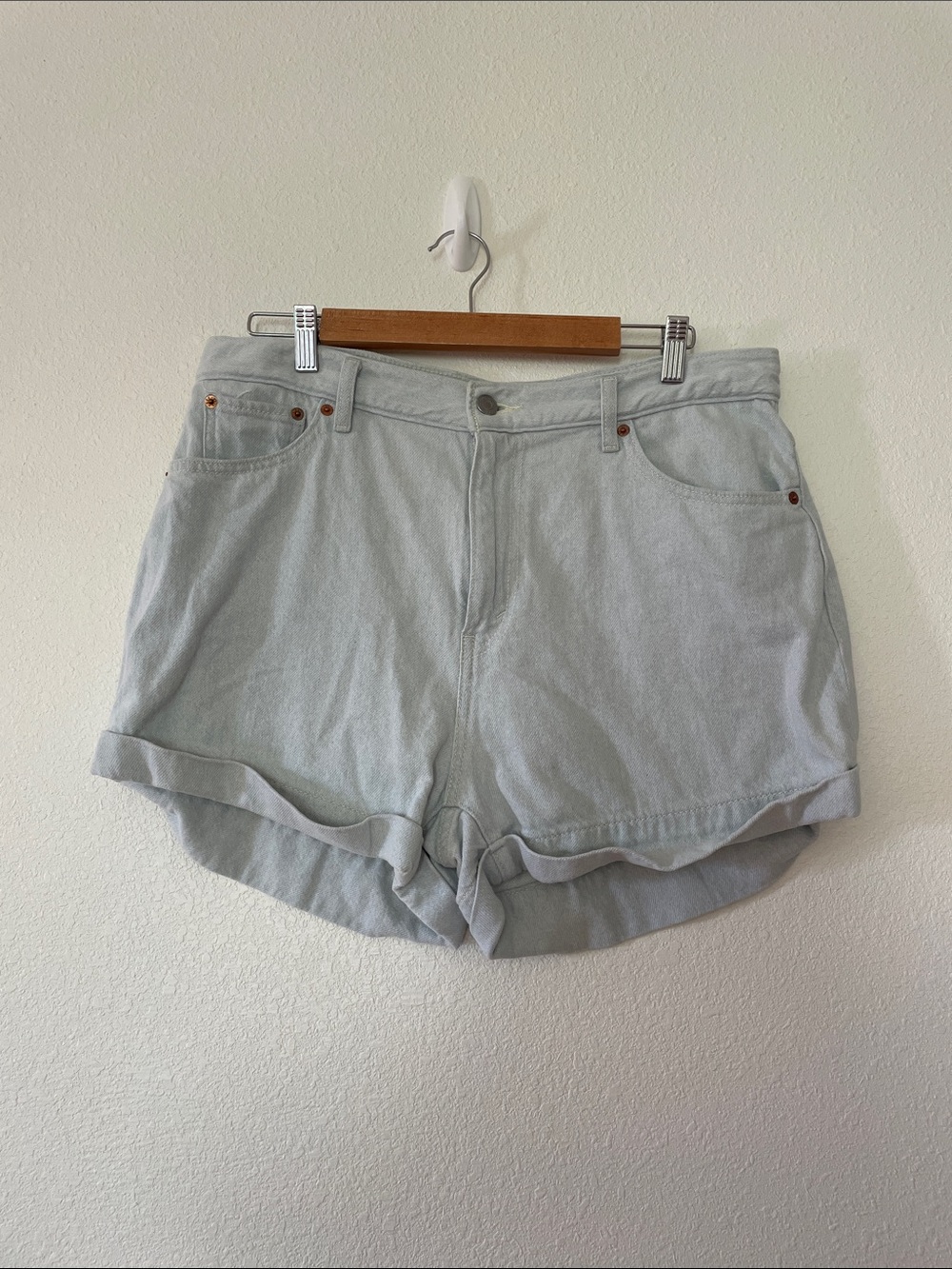 Levi's A-Line Mom Shorts Denim Shorts in Blue Waist 32